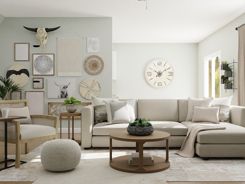 Colchón limpio y ventilado en dormitorio fresco, productos de limpieza ecológicos visibles